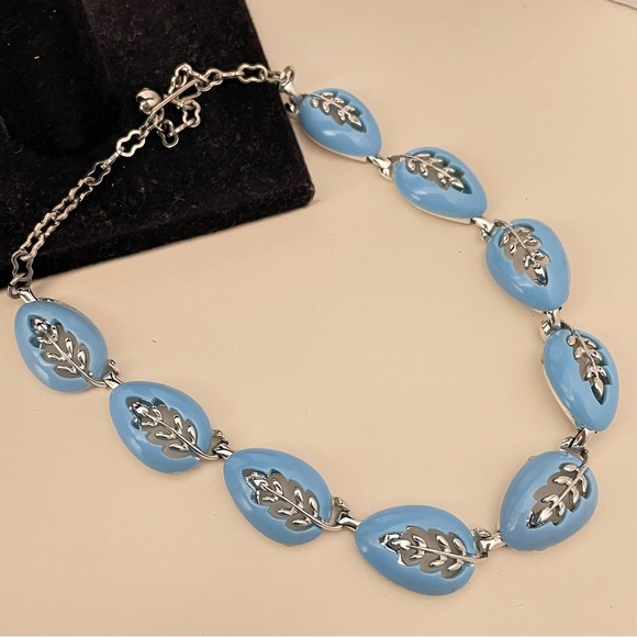 Vintage 50s Blue Enamel Mid-Century Modern Spring Autumn Leaf Hook Back Necklace - Picture 3 of 11